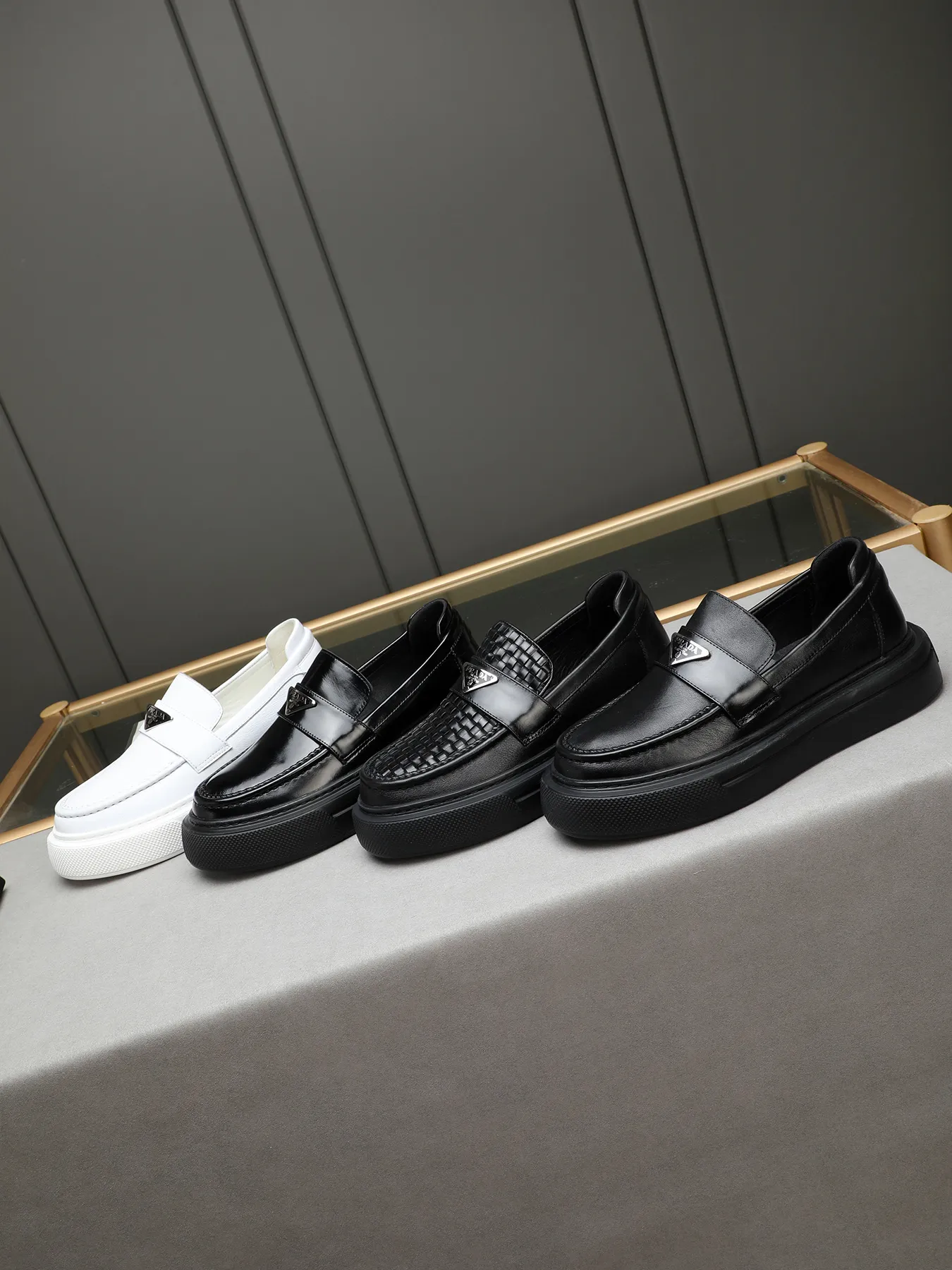 Men's Men's Shoes 💰500 Prada/Prada Men's new casual shoes, this upper is made of imported calfskin + sheep lining! The outsole is made of non-slip foam outsole, which feels good on your feet and is a fashionable and stylish item!  Size: 38-44 (45 customized)